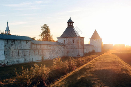 大教堂堡垒中世纪时代在阳图片
