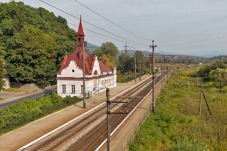 Karpaty火车站著名的Schonborn城堡附近的火车站图片