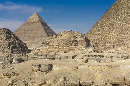 埃及大金字塔在吉萨凯图片