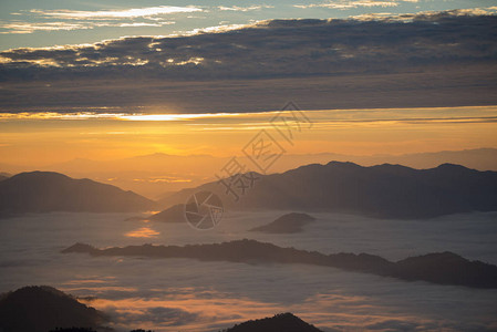 北泰国清莱省PhuChiFa的菲千法顶端美丽背景图片