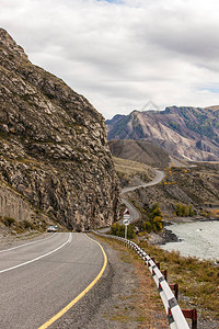 风景与阿尔泰山路图片