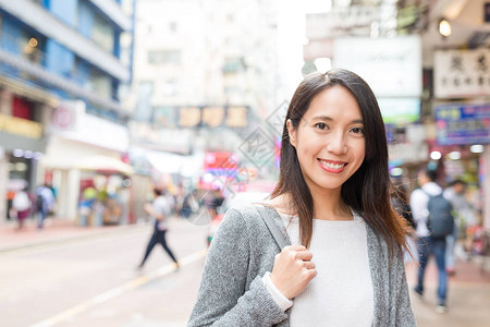 在香港城市旅行的女人图片