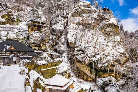 日本山田冬季在山寺的高清图片