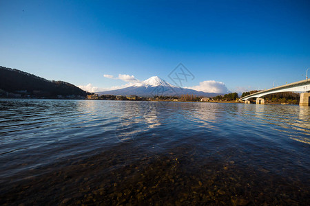 春季在川口子湖的富士山富士山是日本图片