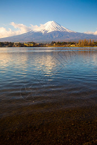 春季在川口子湖的富士山富士山是日本图片