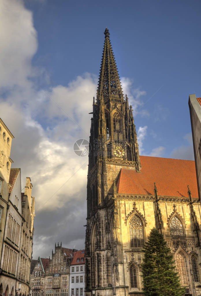 德国蒙斯特市Prinzipalmarkt街圣兰贝蒂教堂的图片