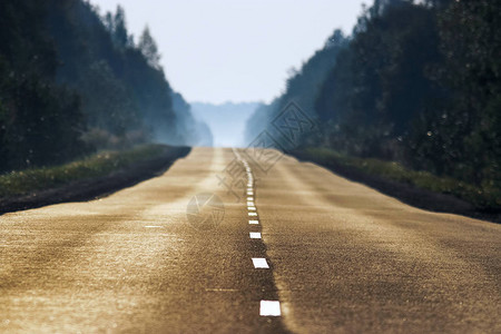 清空道路有横图片