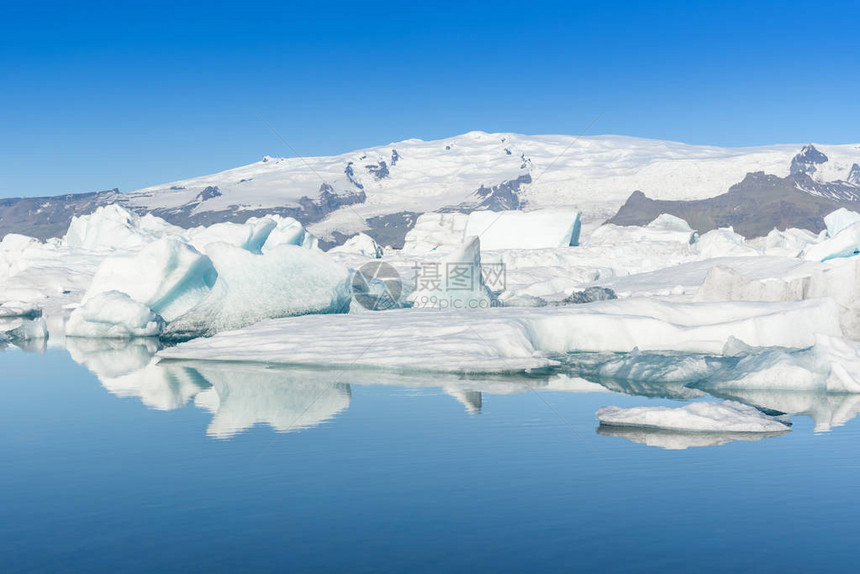 冰岛Jokulsarlon冰川环礁湖冰山的美景图片