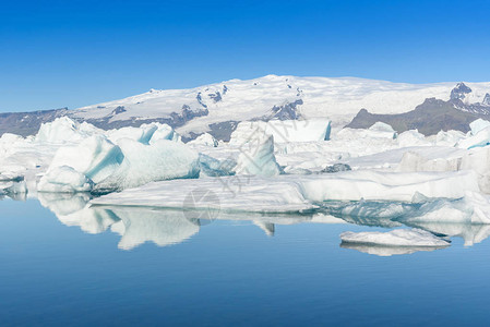 冰岛Jokulsarlon冰川环礁湖冰山的美景图片