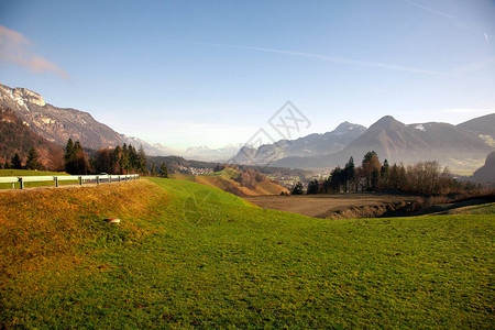 来自奥地利莫拉赫的美丽山景高清图片