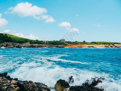 黑山的海上岩石落基海岸狂野海图片