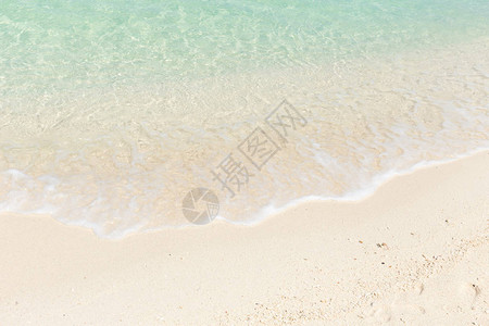背景为白色沙滩蓝色翡翠海滩图片