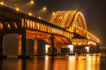 该桥将帮派与庆吉省高阳地区连结起来河口位于南边的科雷亚河以图片
