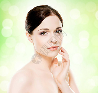 健康护理SPA化妆和脸部提升概念图片