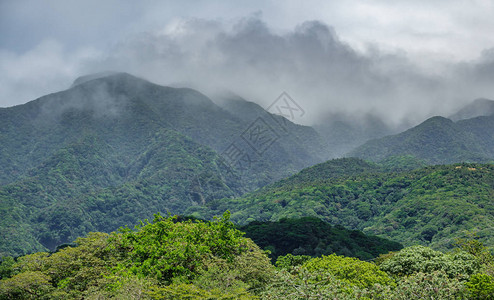 rincondelaviejavulcano和雾云的特写视图图片