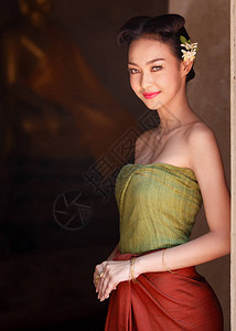秀水泰国传统的老式服装的泰国美女背景