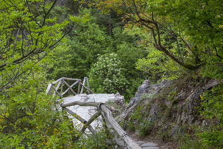 希腊山区的行人道路和希腊山图片