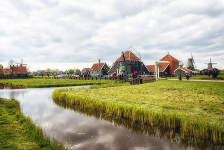 荷兰Zaanstad传统荷兰老木制风车和ZaanseSchans之图片