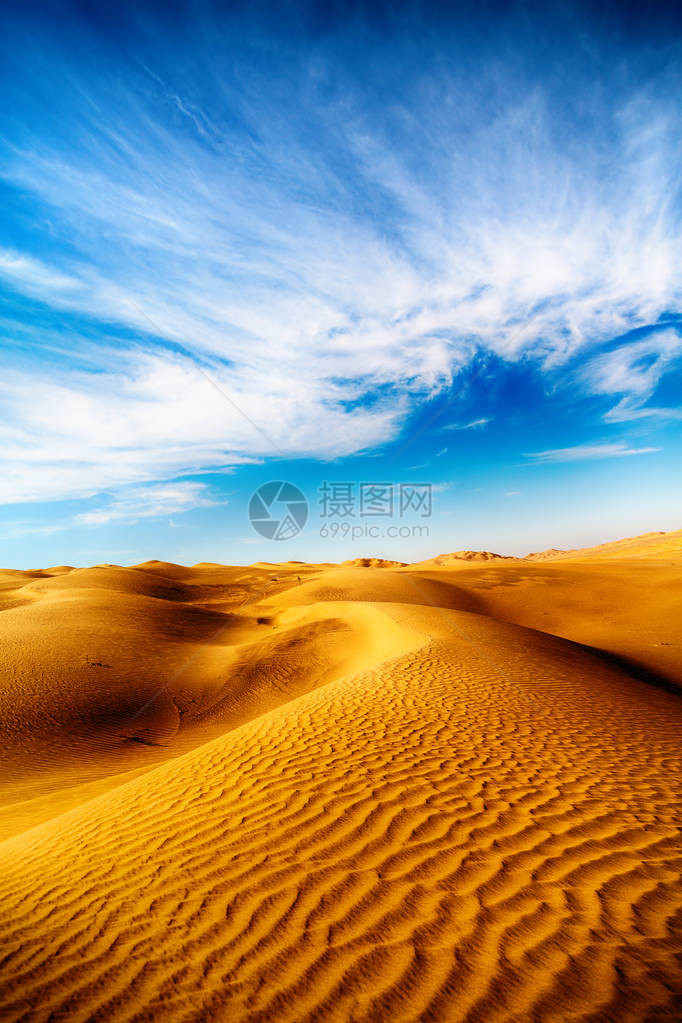 和户外沙丘在奥曼古老的沙漠中擦干Al图片