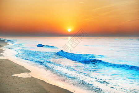 沙滩日落海岸线漫长阳光晴图片