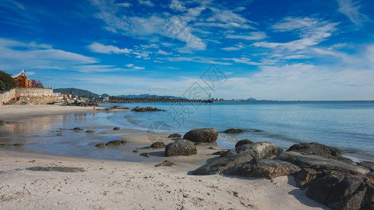碧水蓝天的热带海滩图片