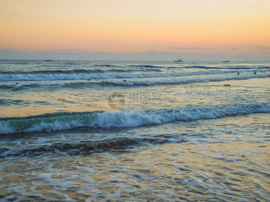 夏季土耳其海滩日落期图片