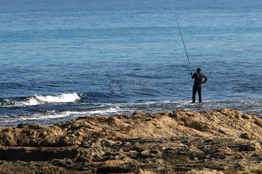 地中海滨的渔民们在图片