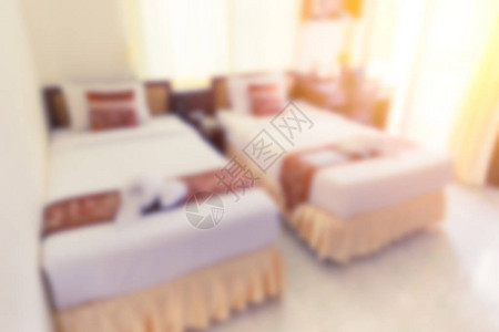 模糊的旅馆床卧室双床白色干净的图片