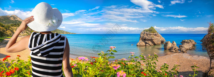 希腊Zakynthos岛的波多佐罗海滩背景图片