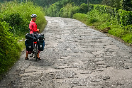 印度尼西亚苏门答腊的横贯苏马特兰公路上图片