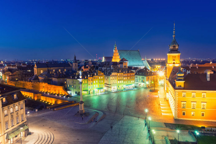 黄昏华沙旧集市广场的美丽景色图片