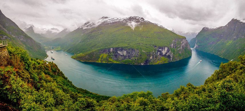 挪威Geairigerfyond的全景摘自鹰图片