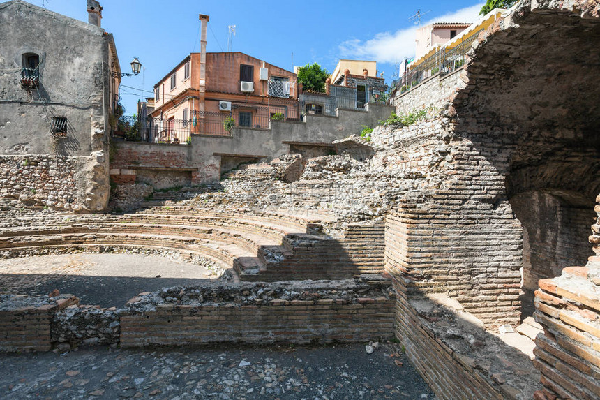 前往意大利西里托米纳市古罗马安菲提亚多图片