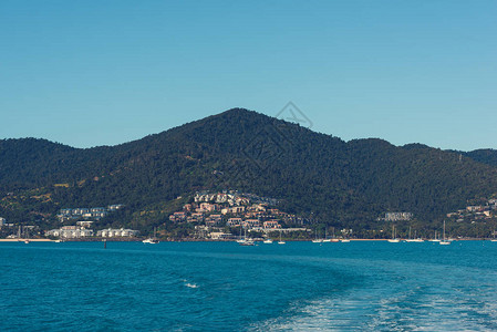 beachBeach是澳大利亚在昆士兰Whitsunday海岸的一个度假胜地城镇背景