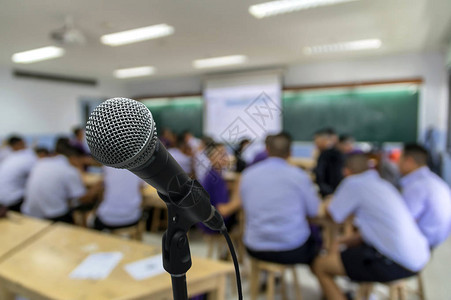 带人背景教育概念的模糊学习班图片