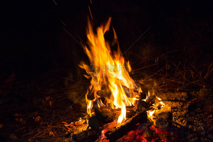 夜间火的抽象火焰图片