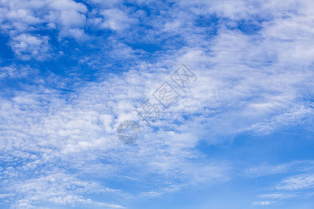 雷雨过后的天空云中的蓝天图片