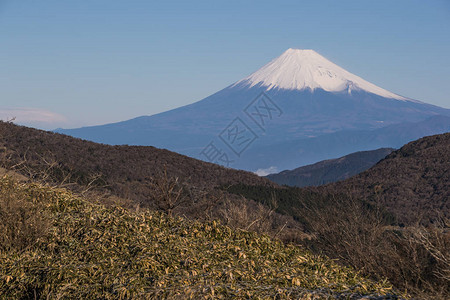 静冈县冬季富士山的景色图片