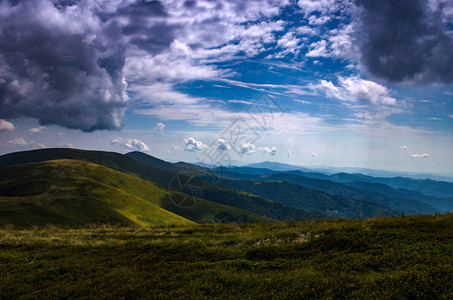 皮块中乌克兰喀尔巴阡山脉的背景观图案Pyl图片