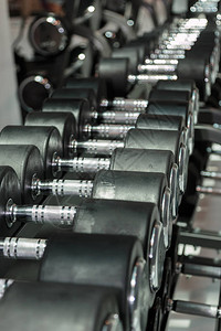 Gym的黑色和钢铁哑钟图片