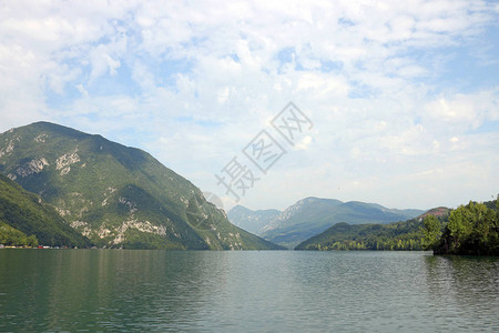 Drina河峡谷景图片