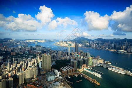 香港市航空与城市摩天大楼的观测来自香港图片