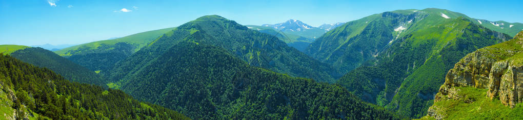 山全景峡谷和山峰图片