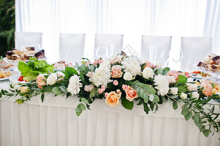 华丽优雅的婚礼花卉装饰图片