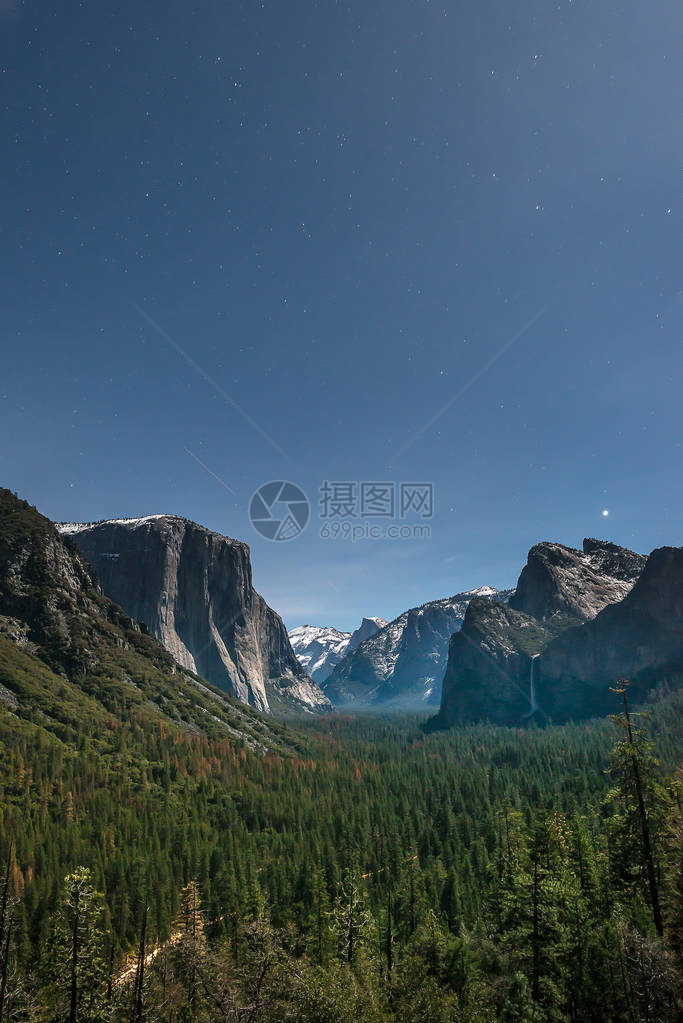 夜间从Yosemite隧道视图图片