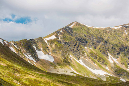 山地景观有积雪高山图片