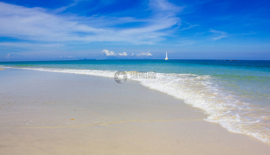 在海滩和海的日出图片