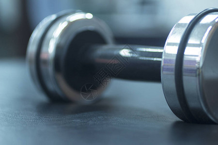 健身房健身和抗力训练的健身室机体健壮哑巴体重单图片