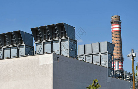 发电厂的烟囱和空气滤清器图片