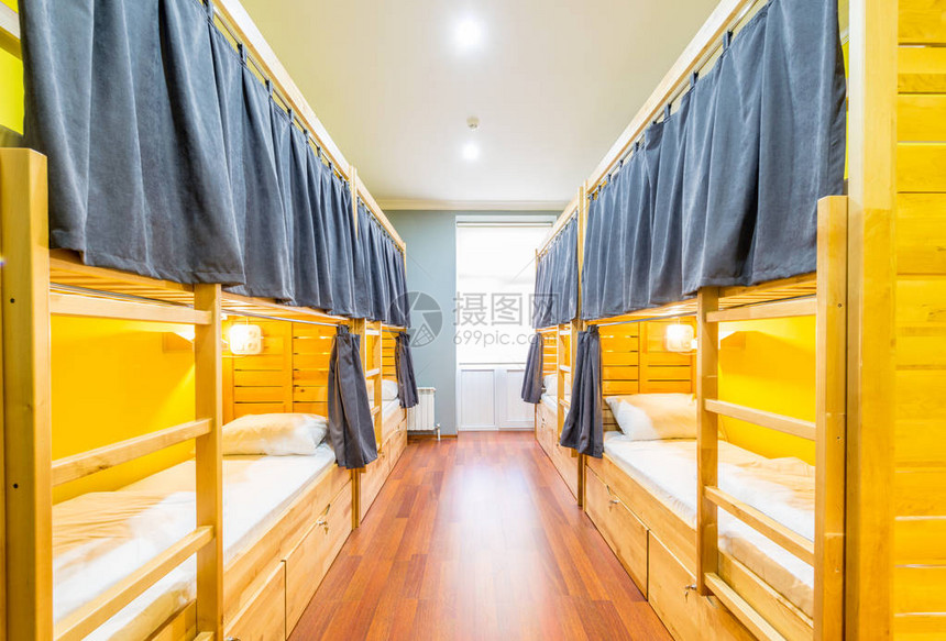 宿舍床位布置在房间里图片